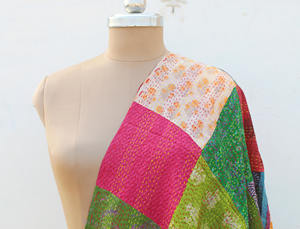 Bufandas y Chales Tradicionales Hechos a Mano para Mujer, Elegantes y Atemporales, Reversibles, de Seda y Algodón con Bordado Kantha, Nueva Tendencia - Product Image 2