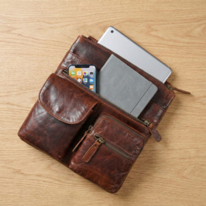 Bolso Mensajero de Cuero Marrón Desgastado – Bolso Cruzado Italiano, Diseño Versátil - Product Image 2