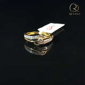 Anillo con diseño de nudo y diamantes incrustados, joyería moderna y única para mujer, pieza de lujo elegante, idea de regalo. - Product Image 2