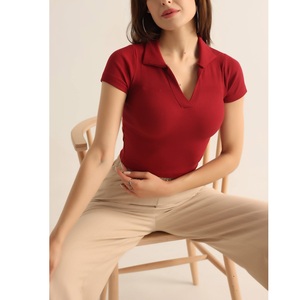 Chemises polo pour femmes de haute qualité, dernier style, fabriquées dans les meilleurs matériaux, respirantes, provenant du Bangladesh. - Product Image 1