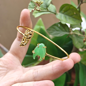กำไลข้อมือดีไซน์เก๋ประดับหยกและคาลซิโดนีชุบทอง 18k รูปปลา ปรับขนาดได้ สำหรับผู้หญิง - Product Image 5