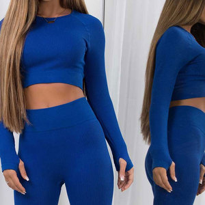 Conjunto de yoga para mujer, leggings de cintura alta de tela elástica sin costuras y top deportivo de soporte para fitness, gimnasio y entrenamiento. - Product Image 6