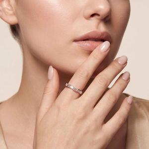 Bague en or rose 9 carats avec diamant de laboratoire, serti clos, forme fantaisie, taille baguette, or blanc, or jaune, intemporelle, fine. - Product Image 3