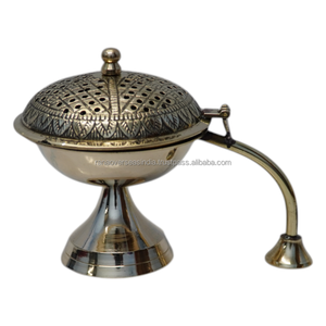 Brûleur d'encens décoratif en laiton avec poignée et couvercle gravé, pour charbon et Bakhoor, idéal pour la maison, le temple et les rituels. - Product Image 2
