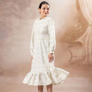 เดรสออกแบบเอง คอเต่า แขนยาว แต่งสม็อค ความยาวปานกลาง ชายกระโปรงระบาย ผ้าแจ็คการ์ด ติดกระดุม - Product Image 1