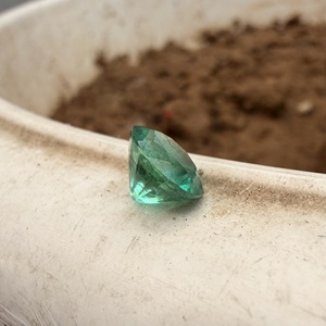 Émeraude zambienne de luxe 2,19 carats, vert brillant, ronde, pierre précieuse non montée pour la création de bijoux haut de gamme sur mesure - Product Image 2