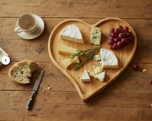 Plateau de service en bois d'acacia en forme de cœur pour la Saint-Valentin, assiette romantique en forme de cœur pour desserts, bijoux, collations, vente en gros - Product Image 6