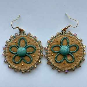 Nouvelle Collection 2026 : Boucles d'Oreilles Pendante Fleur Perlée Faite Main Personnalisable pour Filles - Nouveauté - Product Image 1