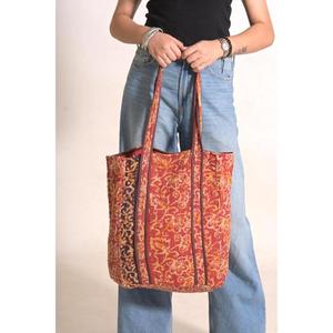 Sac fourre-tout vintage en coton Kantha fait main, motif floral, durable, avec bandoulière, unisexe, pour les courses quotidiennes, capacité 3L+, décontracté - Product Image 3
