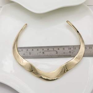 Collar Geométrico Chapado en Oro, Estilo Minimalista, Unisex, para Uso Diario - Product Image 2
