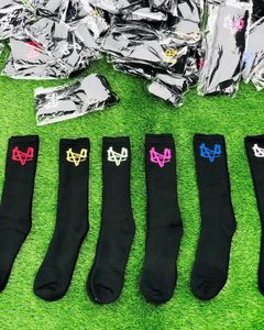 Chaussettes blanches personnalisées avec logo, respirantes, en tricot, avec logo sur le revers, en spandex, séchage rapide pour l'été, pour adultes, course et entraînement - Product Image 5