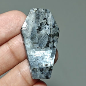 Cabochon en Larvikite |   Pierre précieuse fantaisie en forme de cercueil pour la fabrication de bijoux |   43x23x5 mm. |   37 Ct. |   E223 - Product Image 1
