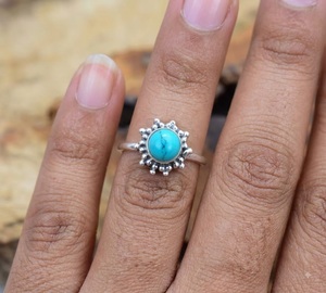 Anillo de Plata de Ley 925 con Turquesa Azul Natural, Diseño de Flor Redonda, Joyería Elegante Hecha a Mano, Piedra de Nacimiento de Diciembre - Product Image 5
