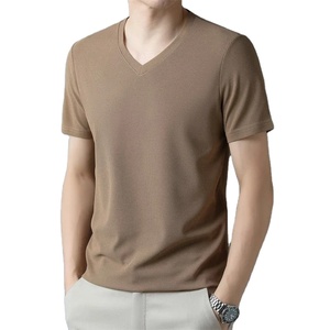 เสื้อยืดคอตตอนย้อมสีพื้นสำหรับผู้ชาย เนื้อผ้านุ่ม ระบายอากาศดี คอกลม สวมใส่สบาย เหมาะสำหรับชีวิตประจำวันและสตรีทแวร์ทันสมัย - Product Image 2