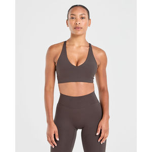 Sujetador deportivo fruncido con logo personalizado, el más vendido, con detalle fruncido en el centro, tirantes finos y de alto impacto, lo último en sujetadores deportivos para mujer. - Product Image 6