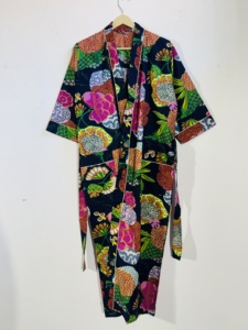 Bata Kimono de Algodón con Estampado Floral Azul Marino para Mujer, Hecha a Mano, Ligera, con Cinturón - Product Image 2