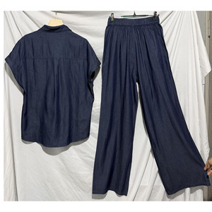 Ensemble deux pièces en jean pour femme : veste courte à manches longues boutonnée et pantalon large en jean, style streetwear tendance - Product Image 3