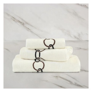 Authentique Rose Rouge Couleur Solide Floral Brodé Haute Qualité Hôtel Spa Turc 100% Coton Biologique Certifié GOTS Serviettes de Bain - Product Image 4