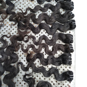 Cheveux humains indiens bruts, couleur noire naturelle, cuticules alignées, double trame tissée à la machine, ondulation naturelle, sans traitement chimique - Product Image 5