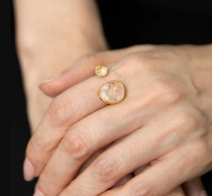 Anillo Hecho a Mano con Piedra Doble Irregular de 11x13 MM - Anillo Chapado en Oro al por Mayor - Anillo Ajustable con Piedra de Nacimiento - Joyería al por Mayor - Product Image 2