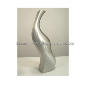 Décoration de table Vases à fleurs en aluminium coulé polonais Vase à fleurs de décoration élégant de meilleure qualité - Product Image 4