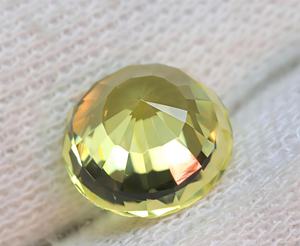 Saphir jaune synthétique facetté de 8 mm - Pierre précieuse de forme ronde - Saphirs jaunes de qualité brillante créés en laboratoire - Product Image 5