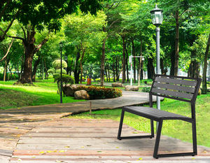 Banco de Patio Moderno para Exteriores, de Metal y Listones de PS, Diseño Duradero, Resistente al Agua, Asiento Cómodo con Respaldo, para Uso en Parques y Hospitales - Product Image 1