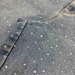 Shorts en jean pour hommes, style streetwear, personnalisés, délavés vintage, avec strass, par un fabricant de denim - Product Image 2