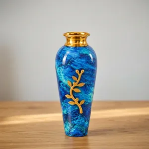 Vase décoratif en aluminium et fer forgé fait main avec finition marbre turquoise bleu et motif de branche en feuille d'or - Product Image 3