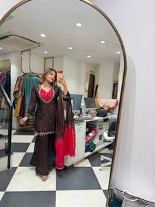 Ensemble Salwar Kameez Indien et Pakistanais en Soie Brodé Réversible avec Dupatta Lourde et Couleurs Contrastées pour Mariage et Cérémonies - Product Image 2