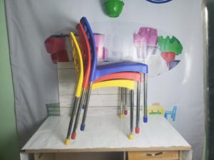 Chaise en plastique avec dossier complet sièges d'extérieur intérieurs légers et élégants, parfaits pour salon, bureau, balcon, restaurant - Product Image 2