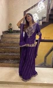 Robe Anarkali traditionnelle indienne et pakistanaise pour femme, violette, brodée, coupe ample, longueur ras du sol, en rayonne, idéale pour les fêtes - Product Image 3