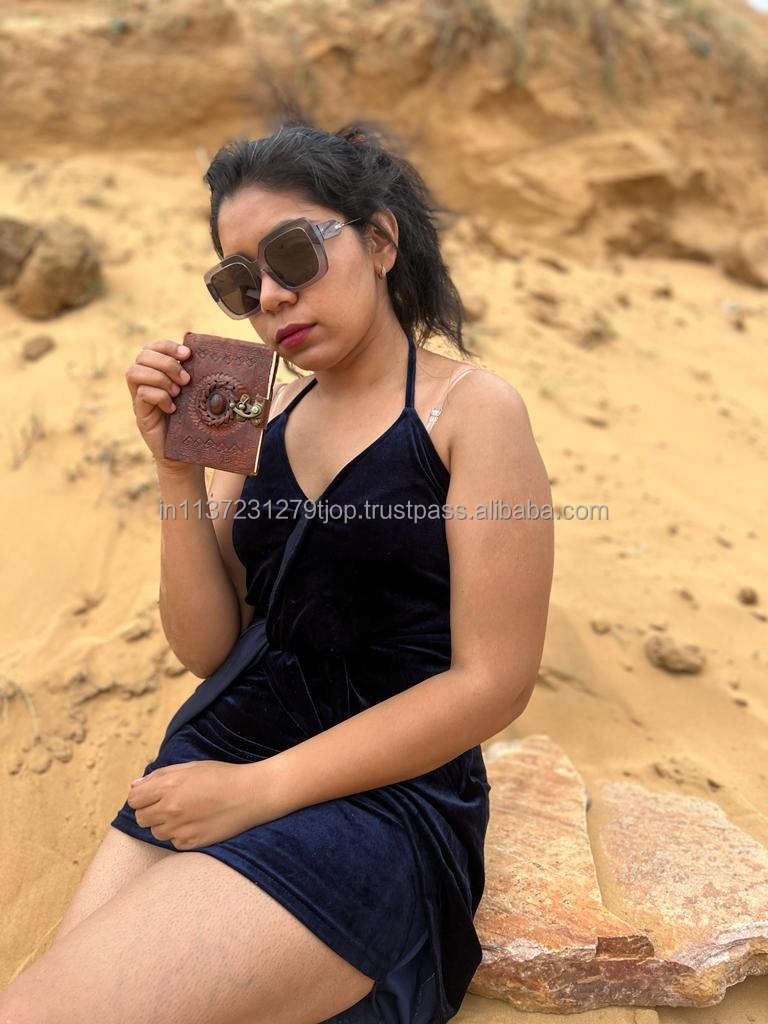 สีน้ำตาล