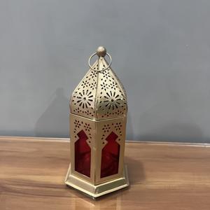 Farol de Vela de Hierro y Vidrio Rojo de Estilo Marroquí, Diseño Artesanal, 3.5X3X6.5 Pulgadas, para Decoración del Hogar, Ramadán, Eid, Bodas - Product Image 1