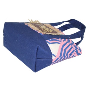 Sac fourre-tout promotionnel de haute qualité en toile naturelle de 12 oz avec logo en relief, poignée en cuir teint et impression sérigraphique - Product Image 5