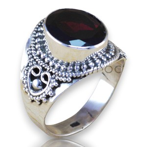 Anillos de plata de ley 925 con gran granate rojo natural, diseño bohemio de banda ancha con engaste de bisel, joyería con gema personalizada para mujer. - Product Image 2
