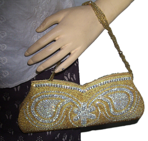 Pochette dorée perlée scintillante pour soirée avec fermeture à rabat - Product Image 2