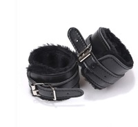 Menottes en cuir noir BDSM pour bondage avec alliage métallique RARISSIME INC RARLEATHER