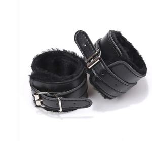 Esposas de Cuero Negras para Bondage y Sexo BDSM - Product Image 3