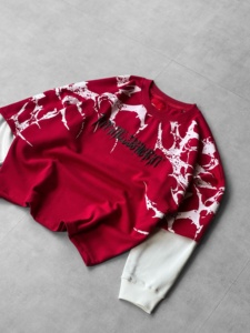 T-shirt à col rond à manches longues effet 2 pièces avec patch texturé 3D et graphique typographique sur la manche – Prix de gros - Product Image 2