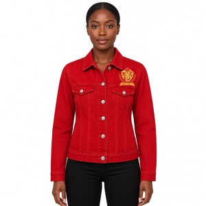 Chaqueta vaquera roja de manga larga para mujer PDK con botones frontales, estilo universitario, con escudo bordado, bolsillos en el pecho y cuello clásico - Product Image 1