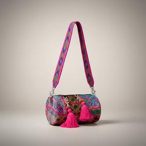 Bolso de Hombro Plegable Étnico Hecho a Mano con Cierre de Cremallera y Bordado - Product Image 2