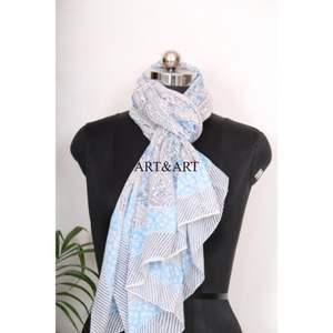 Paréo de plage en coton décoratif fait main, imprimé, personnalisable, pour la natation et comme écharpe ou robe. - Product Image 4