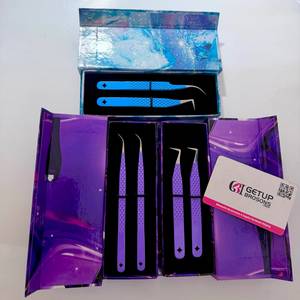 Pince à cils violette et bleue, revêtement poudré, personnalisée, avec boîte à double compartiment, 90 unités, longueur 45 mm, courbure 45, pointe lisse argentée - Product Image 1