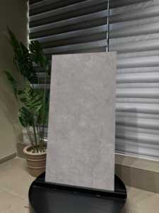 กระเบื้องพอร์ซเลนลายหินอ่อนเทียม Elysian Travertini Cross Cut Grigio รุ่นพรีเมียม สีเทา - Product Image 2