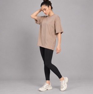 Conjunto de Camiseta Oversize y Leggings Negros para Mujer – Atuendo Deportivo de Dos Piezas de Alta Calidad - Product Image 4