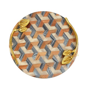 Bandeja de Almacenamiento de Madera Lacada con Asas de Hoja de Oro, Patrón Geométrico, Acabado Pulido, Diseño Moderno, Apta para Lavavajillas, Multifuncional - Product Image 4
