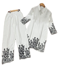 Robe élégante en Georgette de soie de Viscose Bollywood pour fête Broderie complexe Élégant Volant Détaillant Unstitch Salwar Kameez - Product Image 1