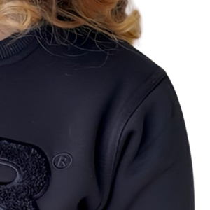 Sweat-shirt en chenille noir ton sur ton Zeta Phi Beta pour femme, broderie monochrome des lettres grecques ZΦΒ, pull décontracté - Product Image 3