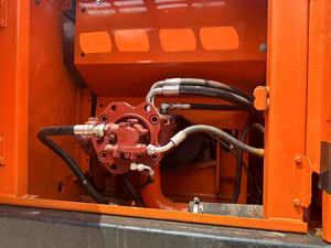 Excavadora sobre orugas Doosan DX225 usada con motor de componente central - Product Image 2